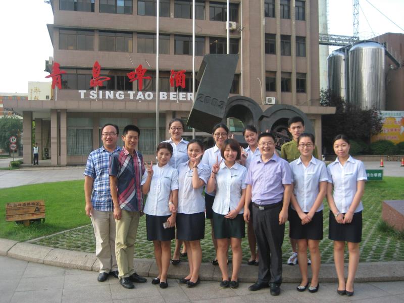 石媚山副经理看望青岛啤酒文化传播有限公司实习生